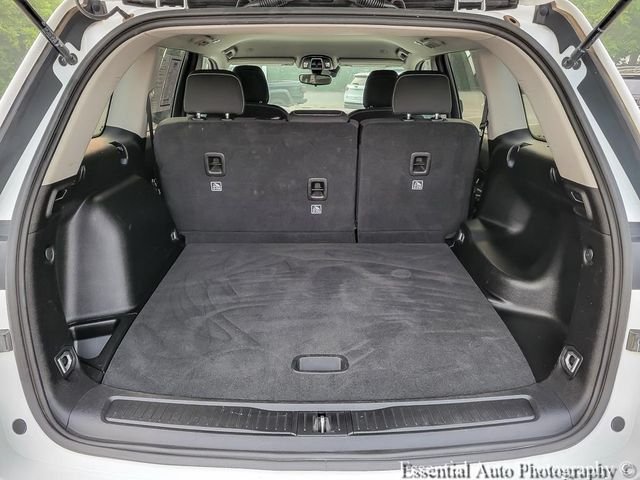 Used 2024 White Jeep Laredo image 25