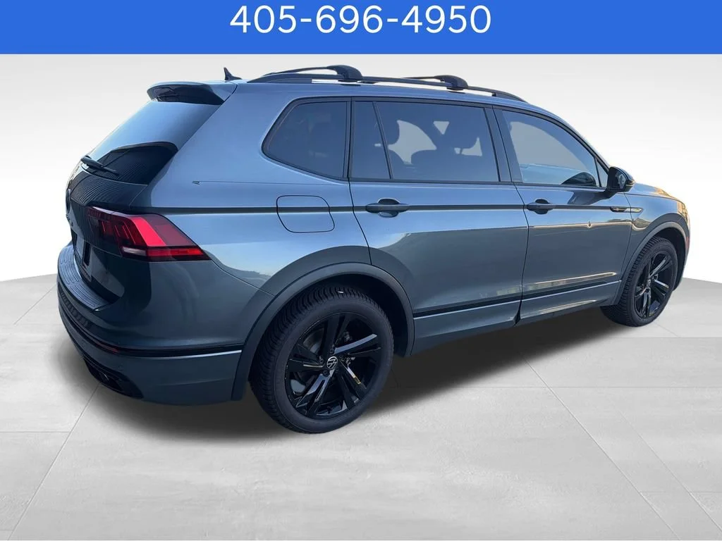 Pre-Owned 2023 Volkswagen Tiguan SE R-Line Black