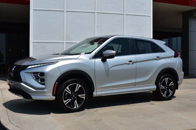 Used 2025 Silver Mitsubishi SEL image 2