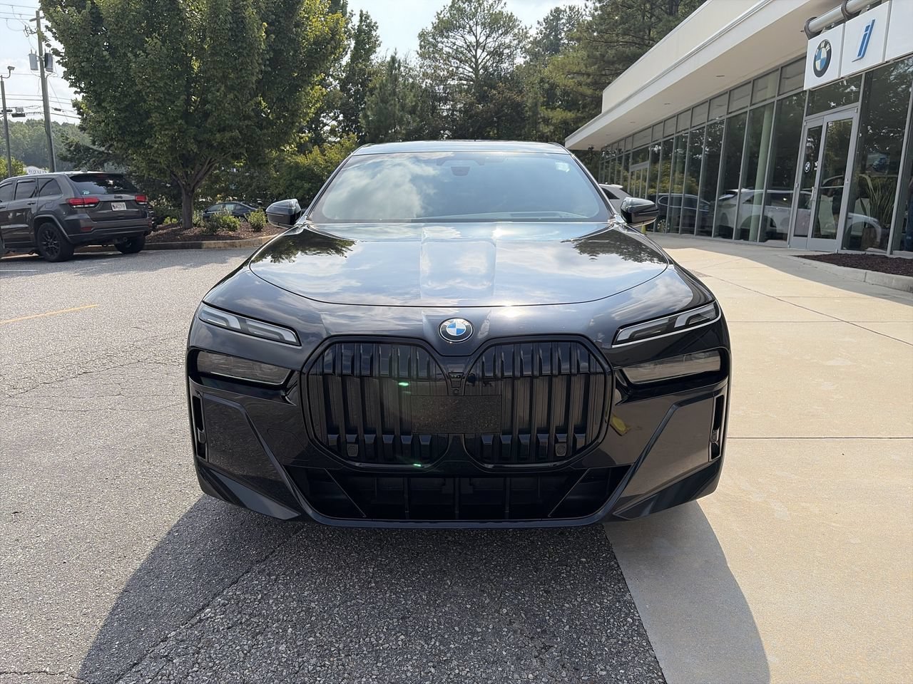Used 2023 Black Sapphire Metallic BMW 740i image 3