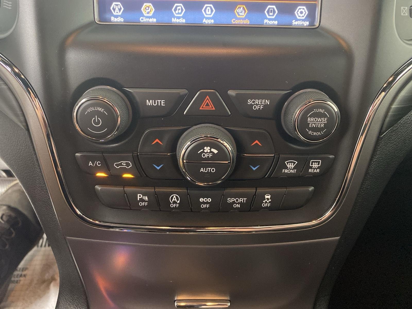 Used 2019 Diamond Black Crystal Pearlcoat Jeep Upland image 25