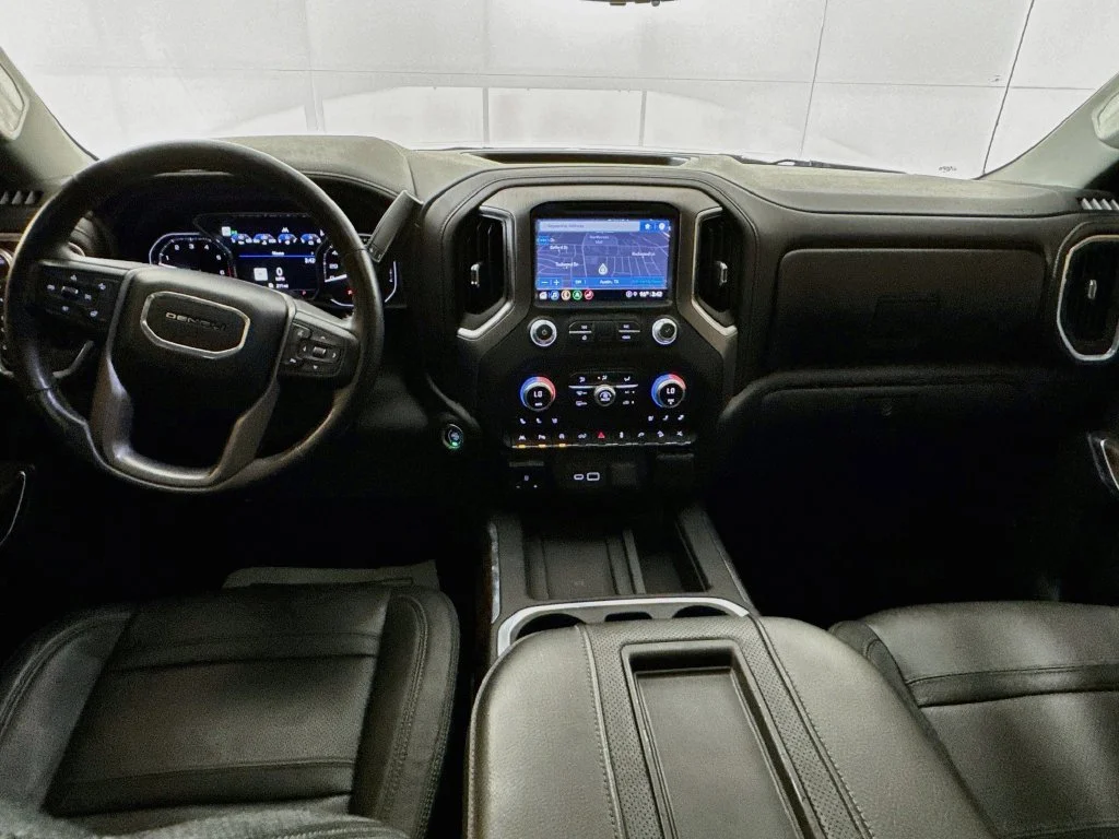Used 2021 White GMC Denali image 28