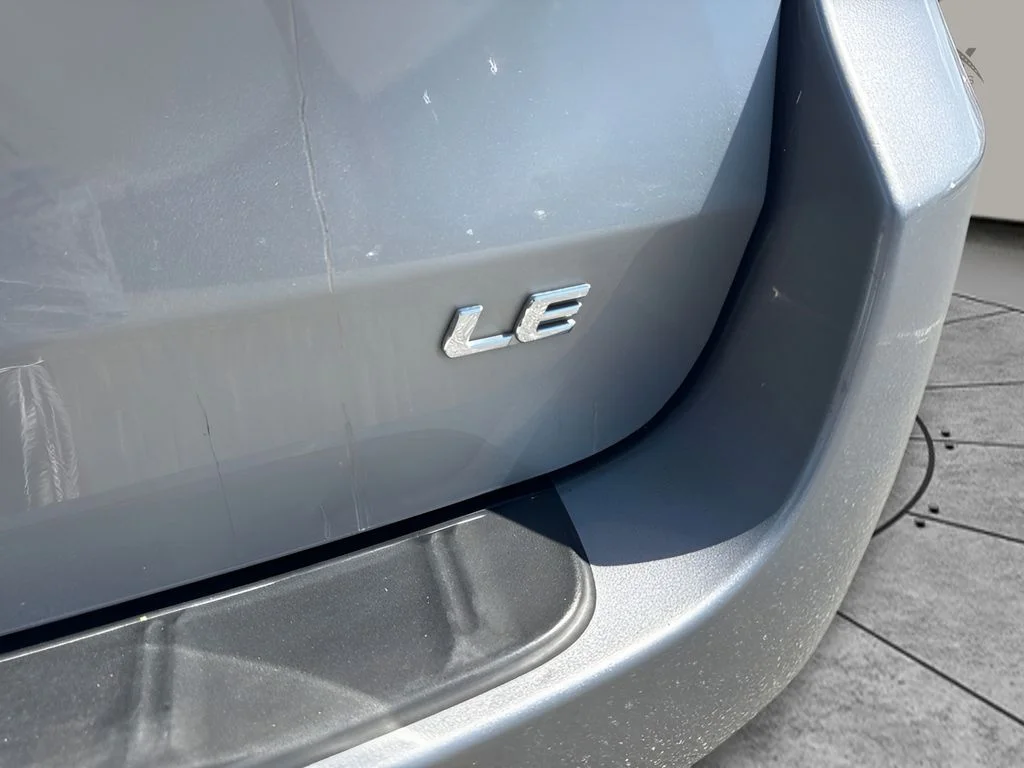Used 2015 Silver Toyota LE image 20