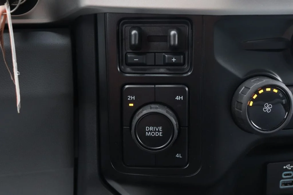 New 2026 Oxford White Ford F-550® XL image 15