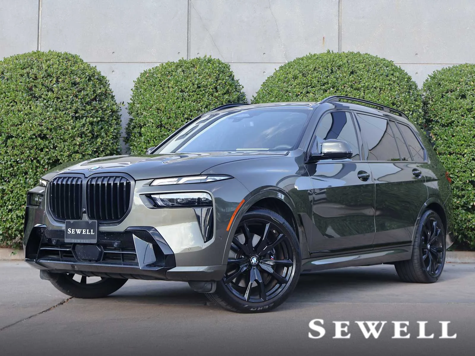 Used 2026 Manhattan Green Metallic BMW xDrive40i image 1