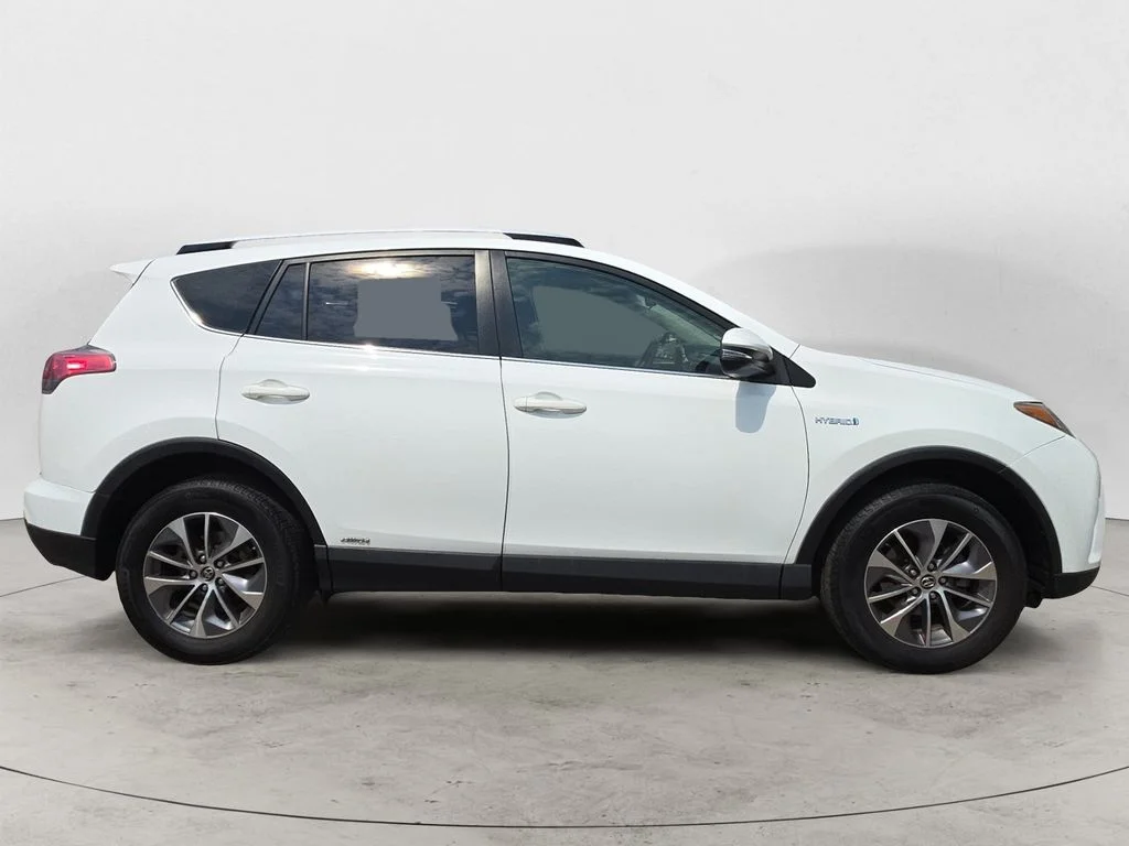 Used 2016 White Toyota XLE image 4