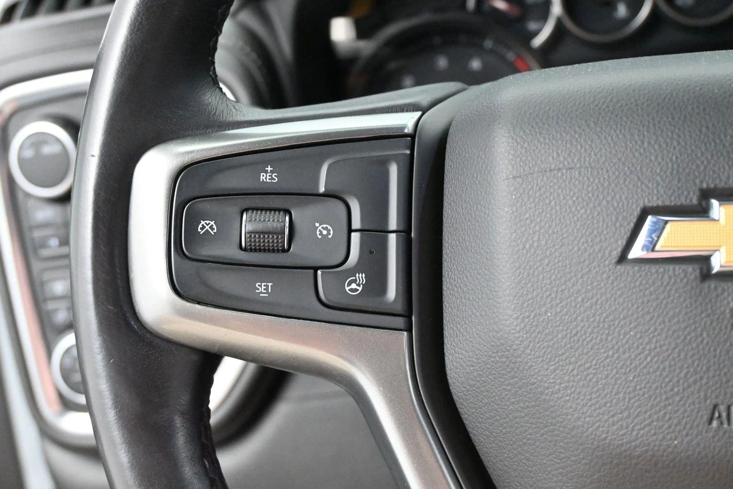 Used 2022 Summit White Chevrolet LTZ image 18
