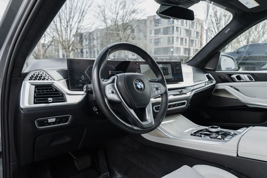 Used 2023 Gray BMW xDrive40i image 23