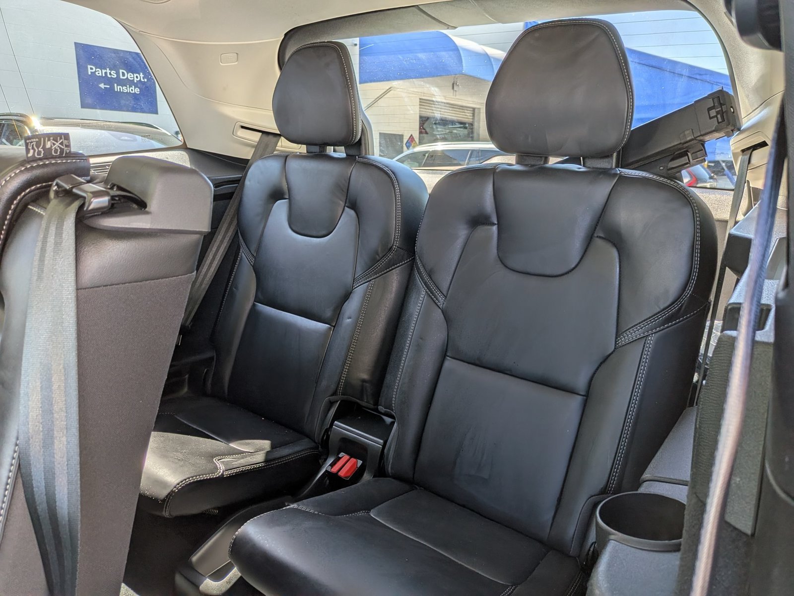 Used 2024 Onyx Black Metallic Volvo Ultimate Bright Theme image 20