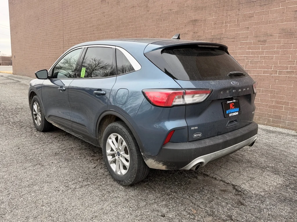 Used 2020 Blue Metallic Ford SE image 4