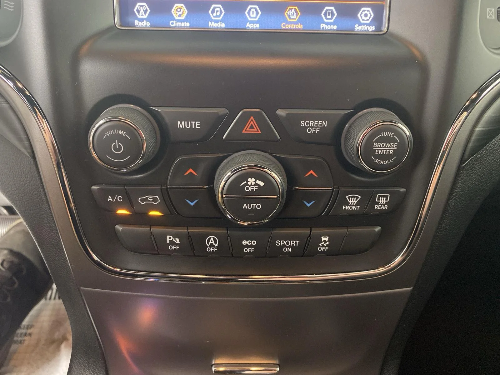Used 2019 Diamond Black Crystal Pearlcoat Jeep Upland image 25