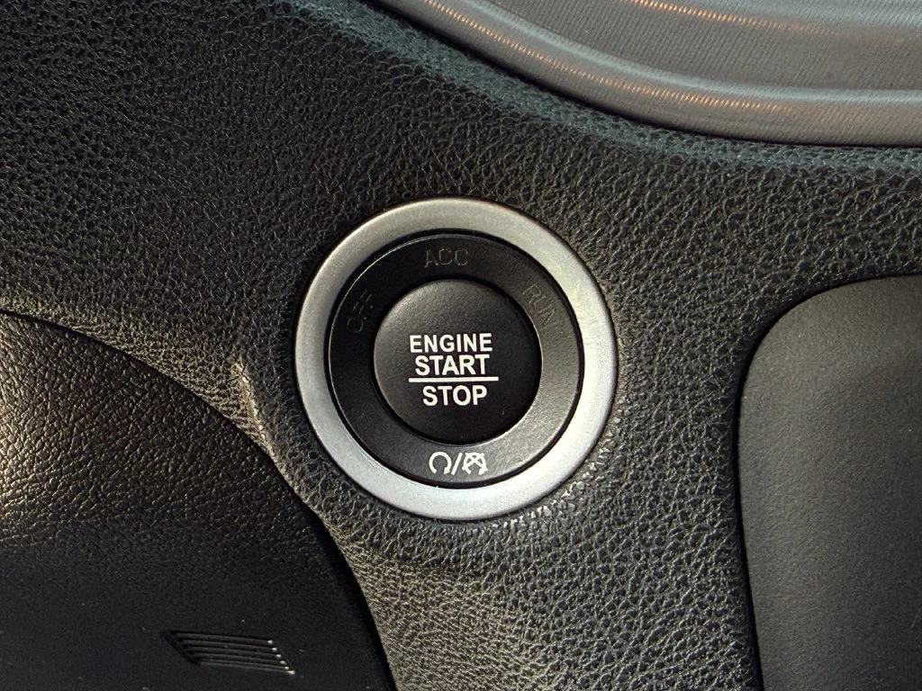 Used 2023  Dodge SXT image 29
