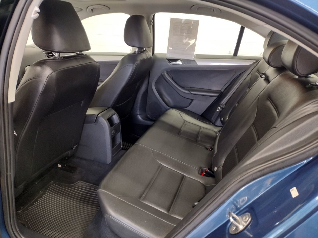 Used 2017 Blue Volkswagen 1.4T SE image 25