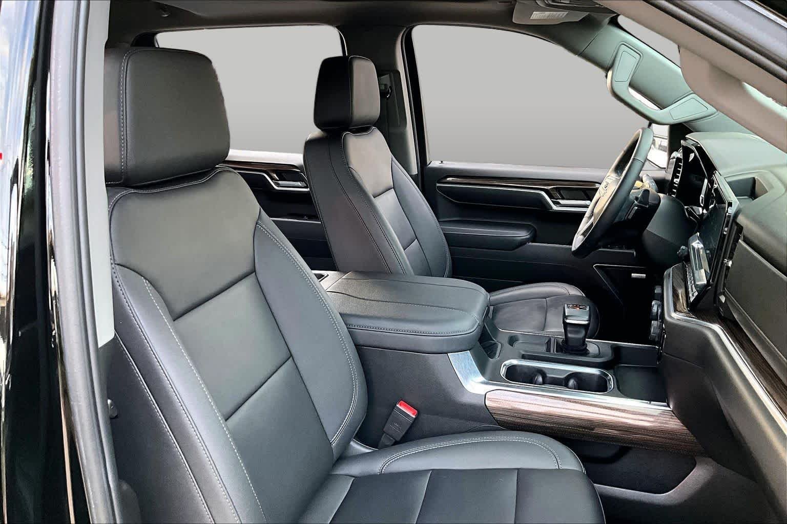 Used 2025 Black Chevrolet RST image 9