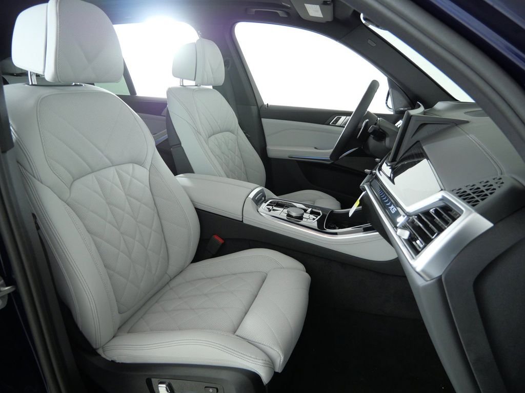 New 2026 Tanzanite Blue II Metallic BMW xDrive50e image 21