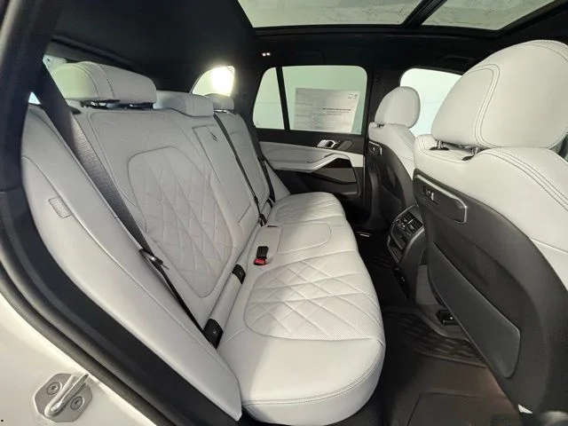 New 2026 Mineral White Metallic BMW xDrive40i image 44