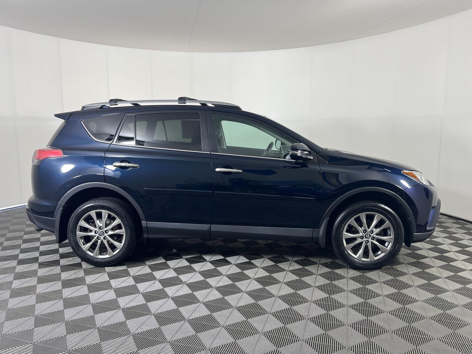 Used 2018 Galactic Aqua Mica Toyota Limited image 2