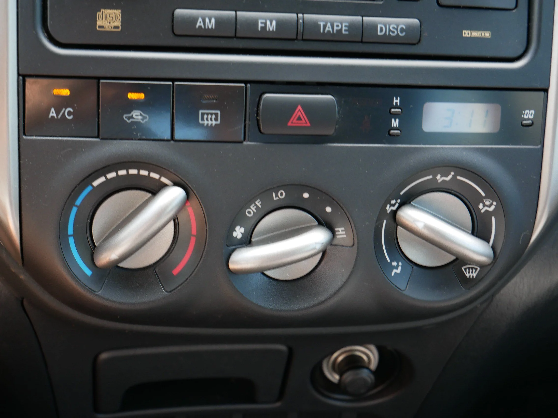 Used 2004 Titanium Metallic Toyota  image 23
