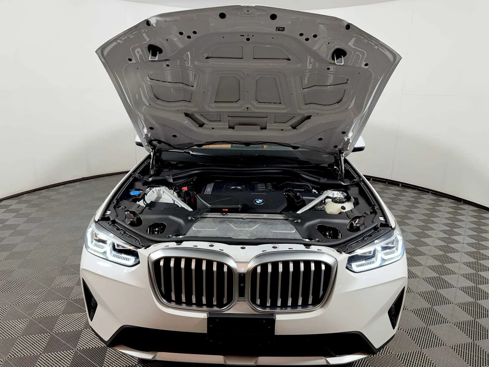 Certified Used 2024 Mineral White Metallic BMW xDrive30i image 31
