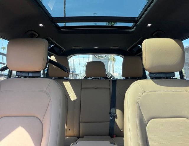 New 2026 Woolstone Green Land Rover X-Dynamic SE image 13