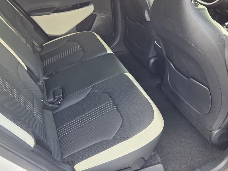 Used 2023 Snow White Pearl KIA GT-Line RWD image 16