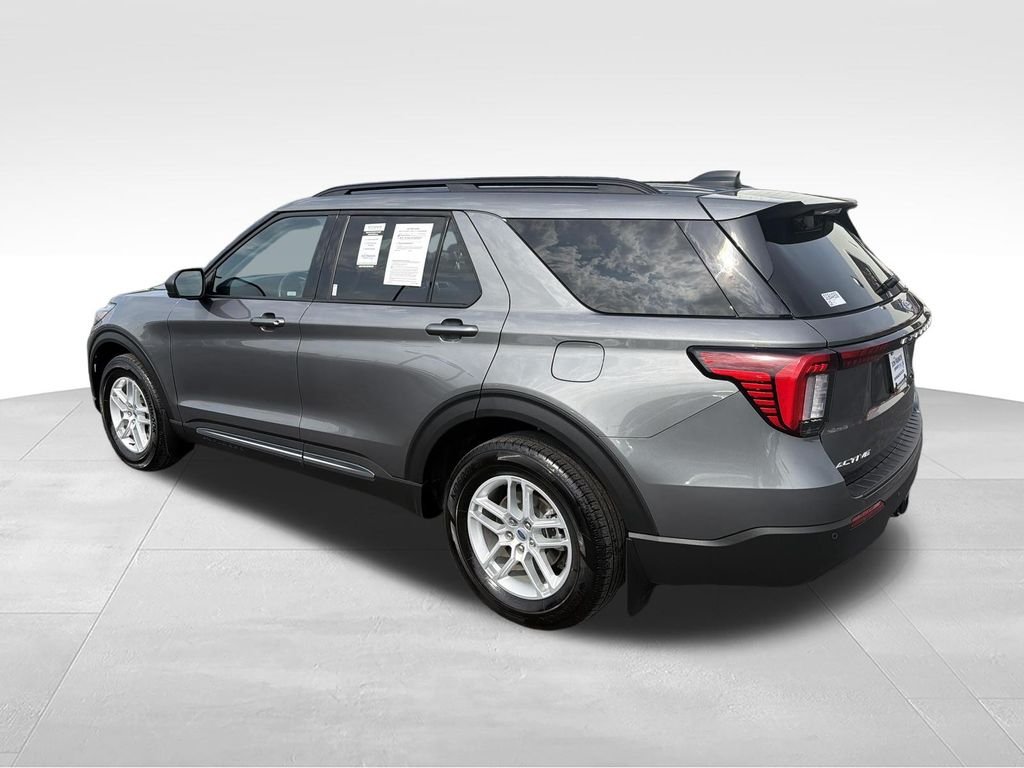 Used 2025 Gray Ford Active image 3