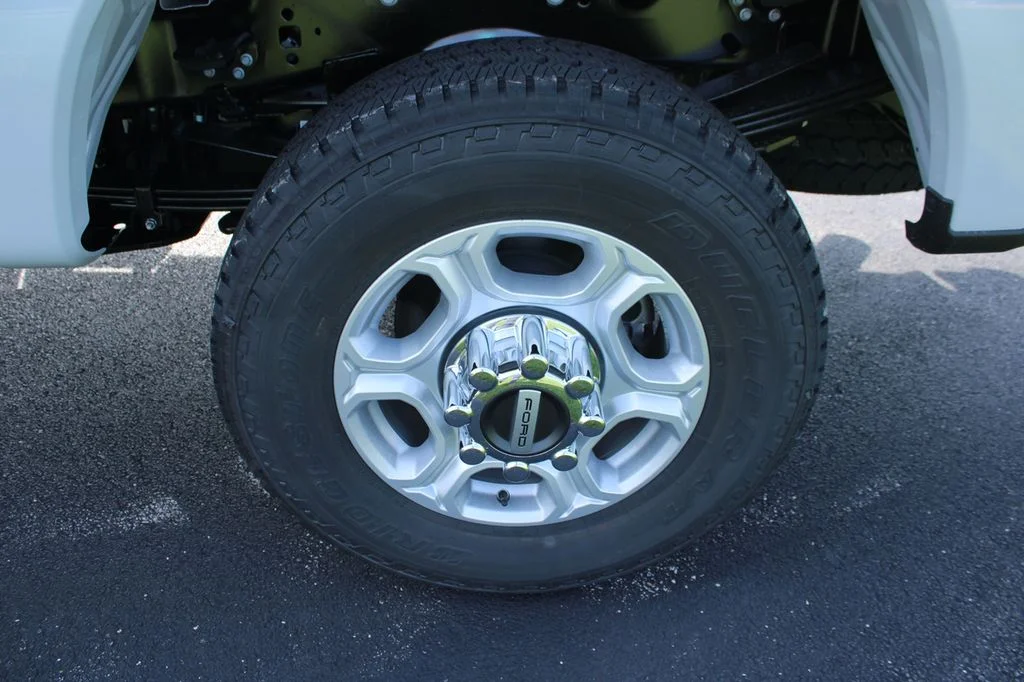 New 2026 Avalanche Ford F-350® XLT image 9