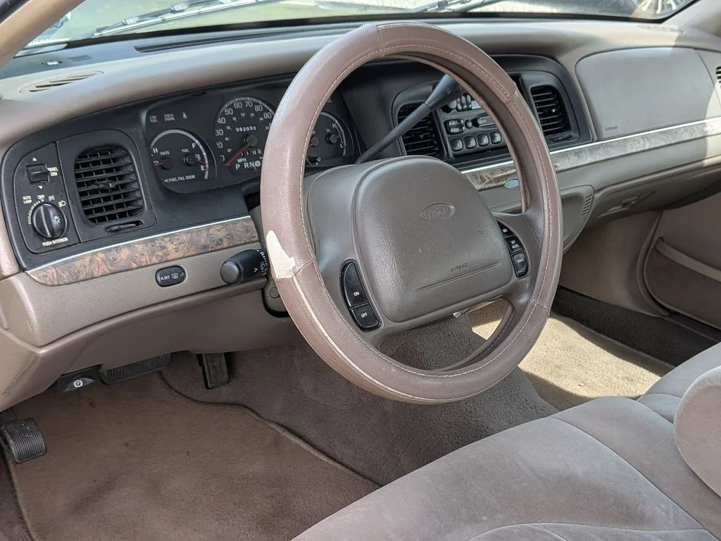 Used 1999  Ford Base image 25