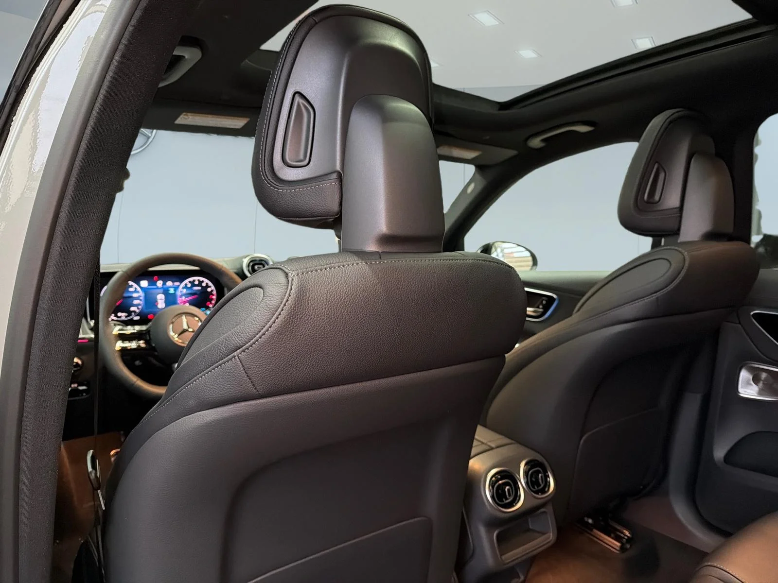 New 2026 White Mercedes-Benz 300 4matic Suv image 17