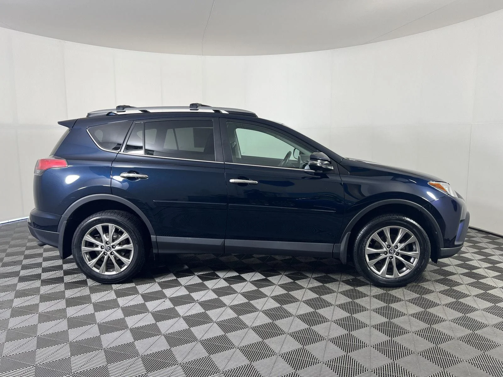 Used 2018 Galactic Aqua Mica Toyota Limited image 2