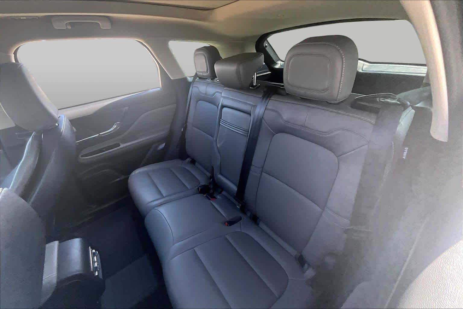 Used 2024 Infinite Black Metallic Clearcoat Lincoln Premiere image 19