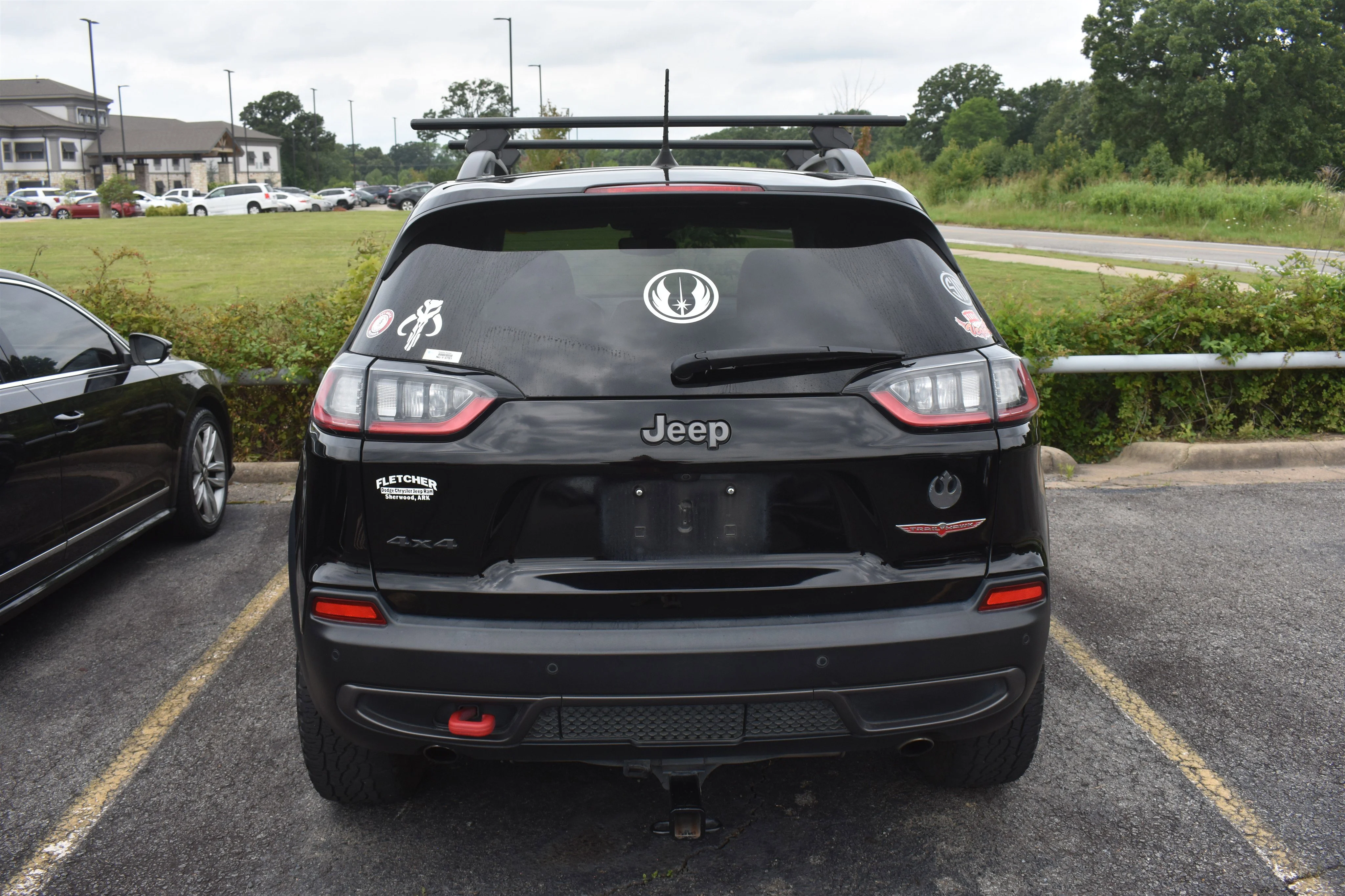 Used 2021 Diamond Black Crystal Pearlcoat Jeep Trailhawk image 5