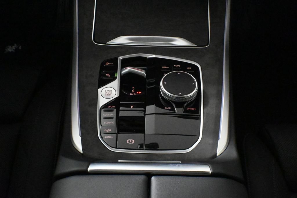 Used 2026 White BMW xDrive40i image 25