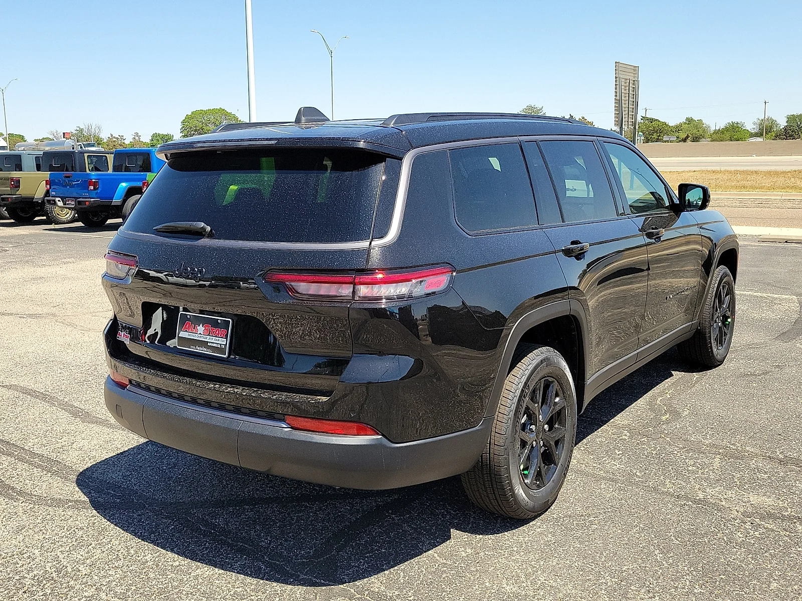 New 2026 Diamond Black Crystal Pearlcoat Jeep L LAREDO ALTITUDE 4X4 image 4