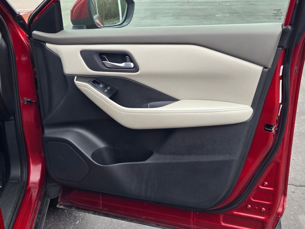 2025 Nissan Rogue SV - Photo 6