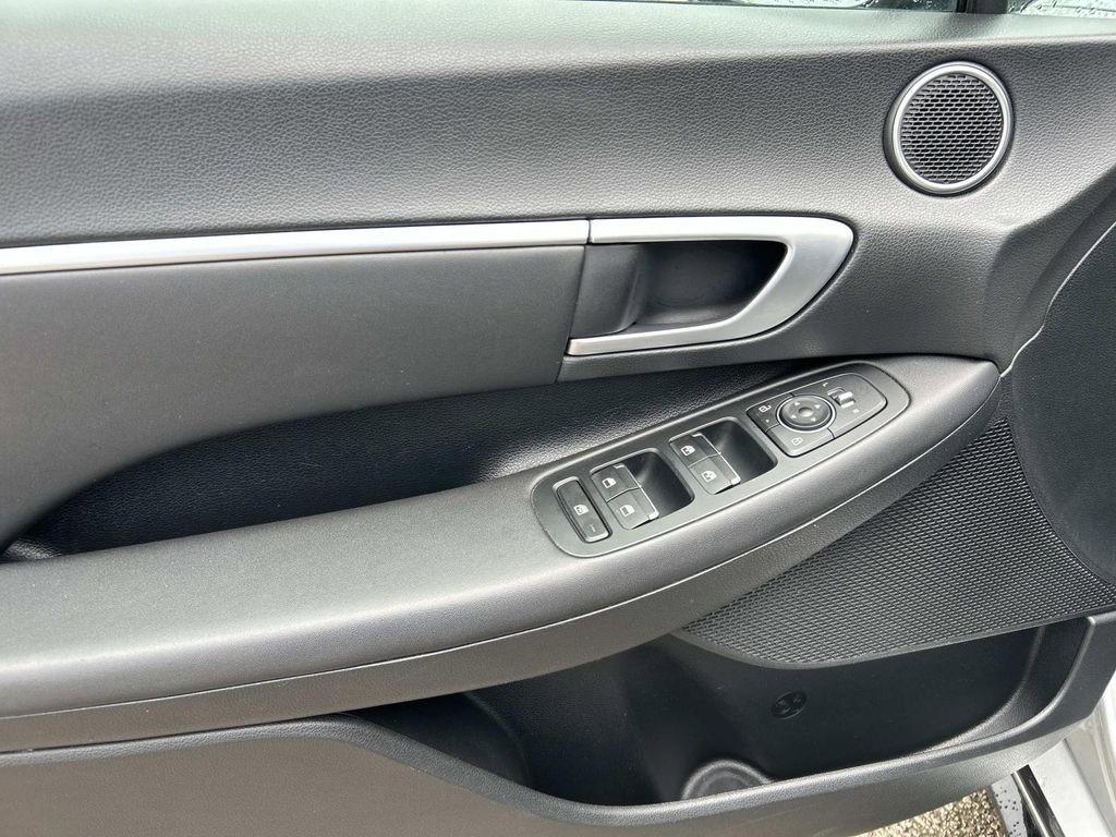 Used 2024 Aero Silver Hyundai SEL image 25