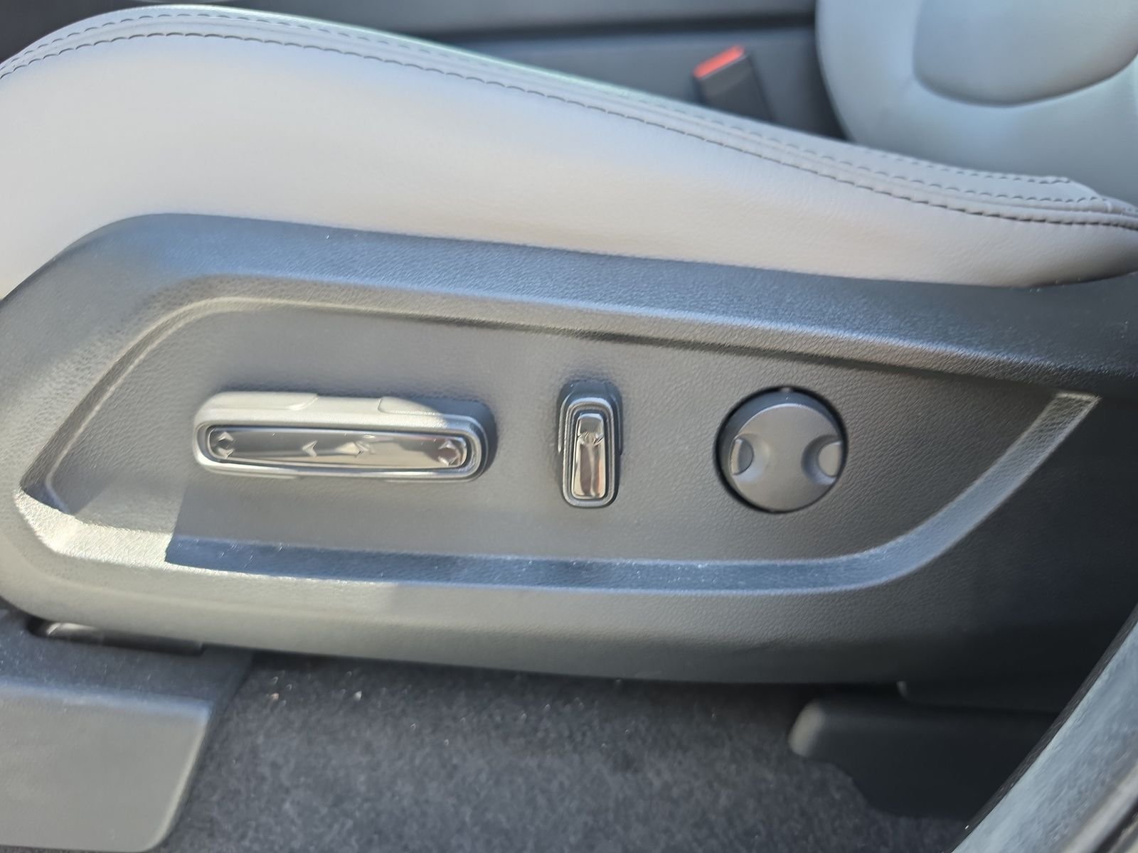 Used 2025 Platinum White Pearl Honda EX-L image 15