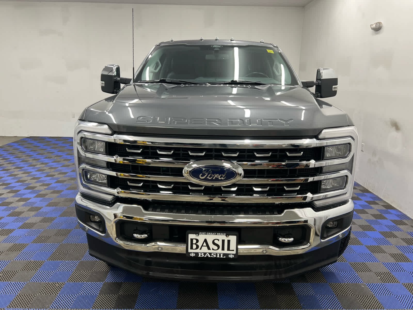 Used 2024 Carbonized Gray Metallic Ford LARIAT image 5