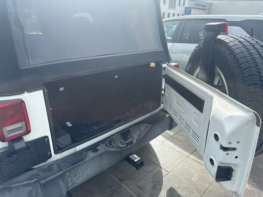 Used 2018 White Jeep Sport image 10