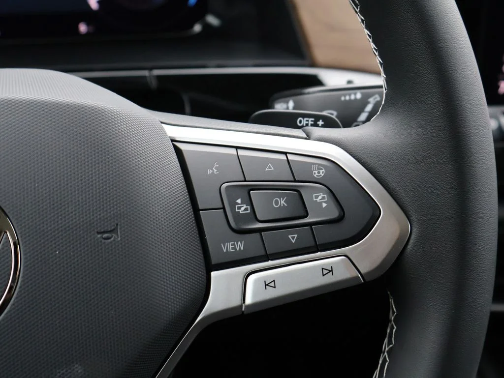New 2026 Black Volkswagen 2.0T SE w/Technology image 28