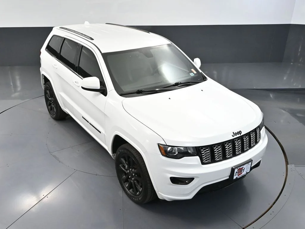 Used 2021 White Jeep Laredo X image 59