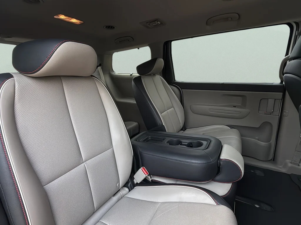 Used 2019 Snow White Pearl Kia EX image 21