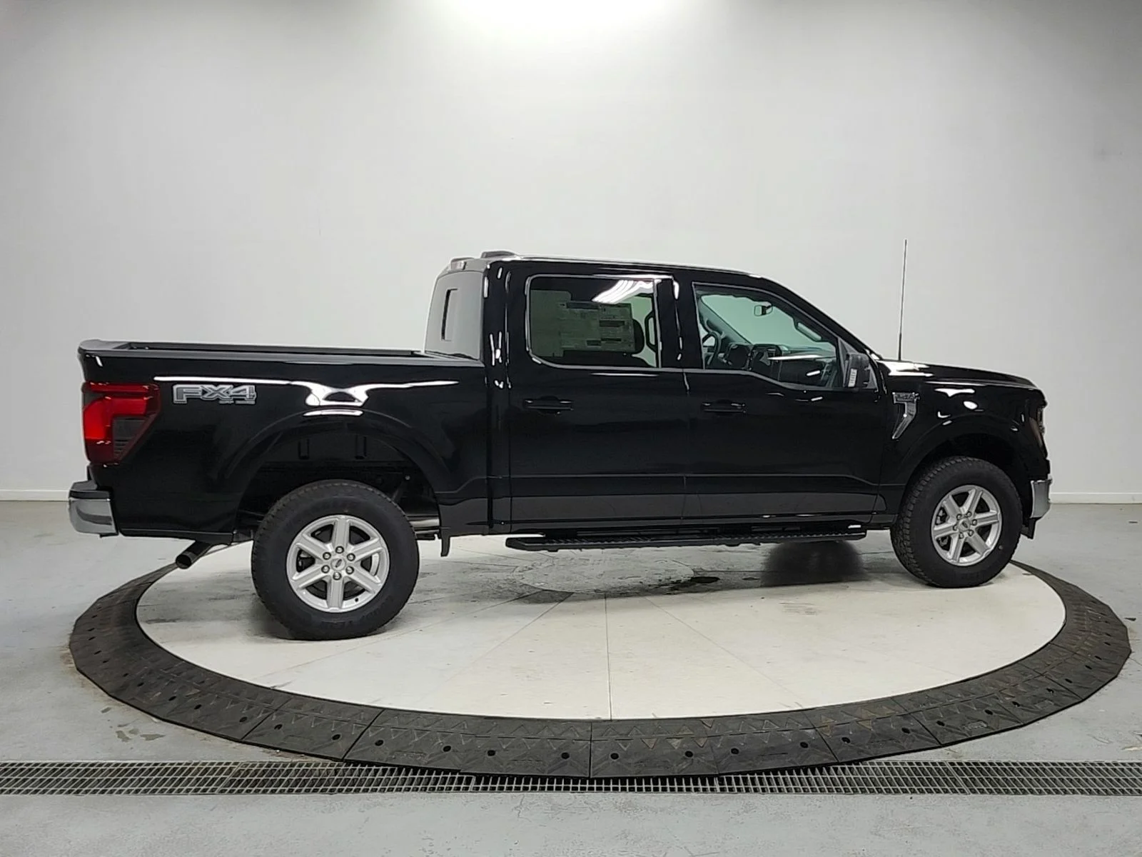 New 2026 Agate Black Metallic Ford XLT image 8