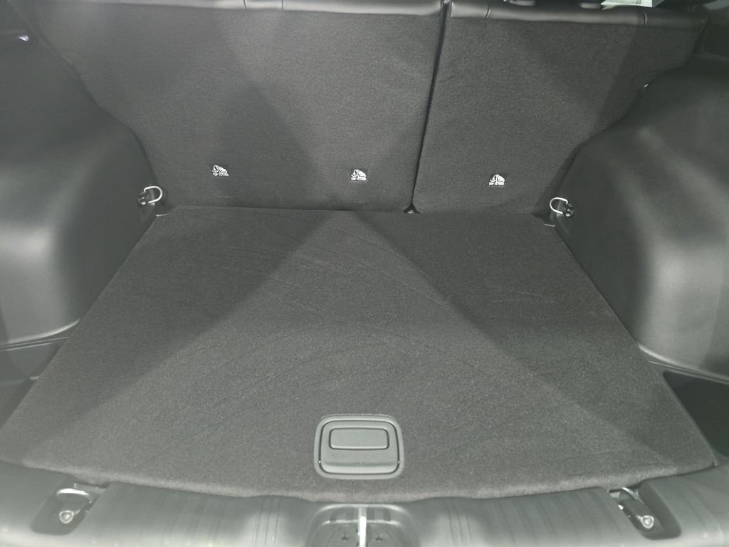 New 2026 Bright White Clearcoat Jeep Latitude image 22