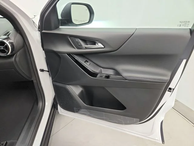 New 2027 White Chevrolet LT image 29