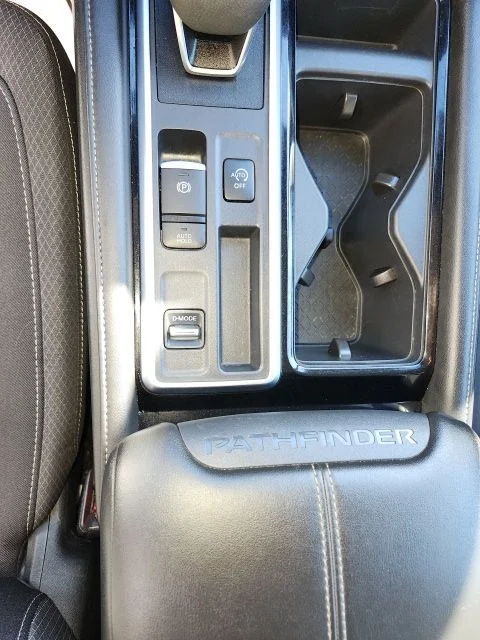2025 Nissan Pathfinder SV - Photo 27