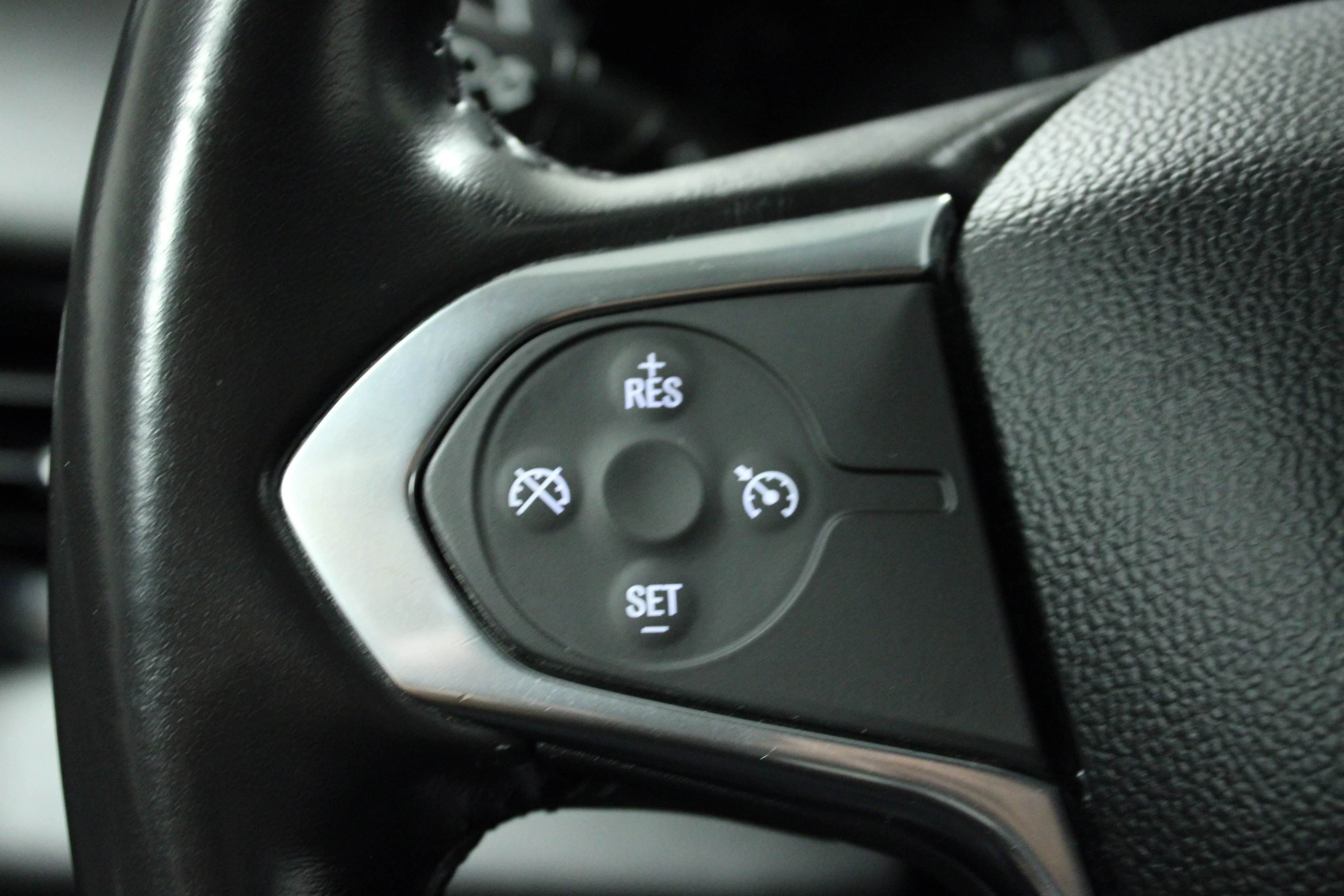 Used 2020 SILVER ICE METALLIC Chevrolet LT Cloth image 21