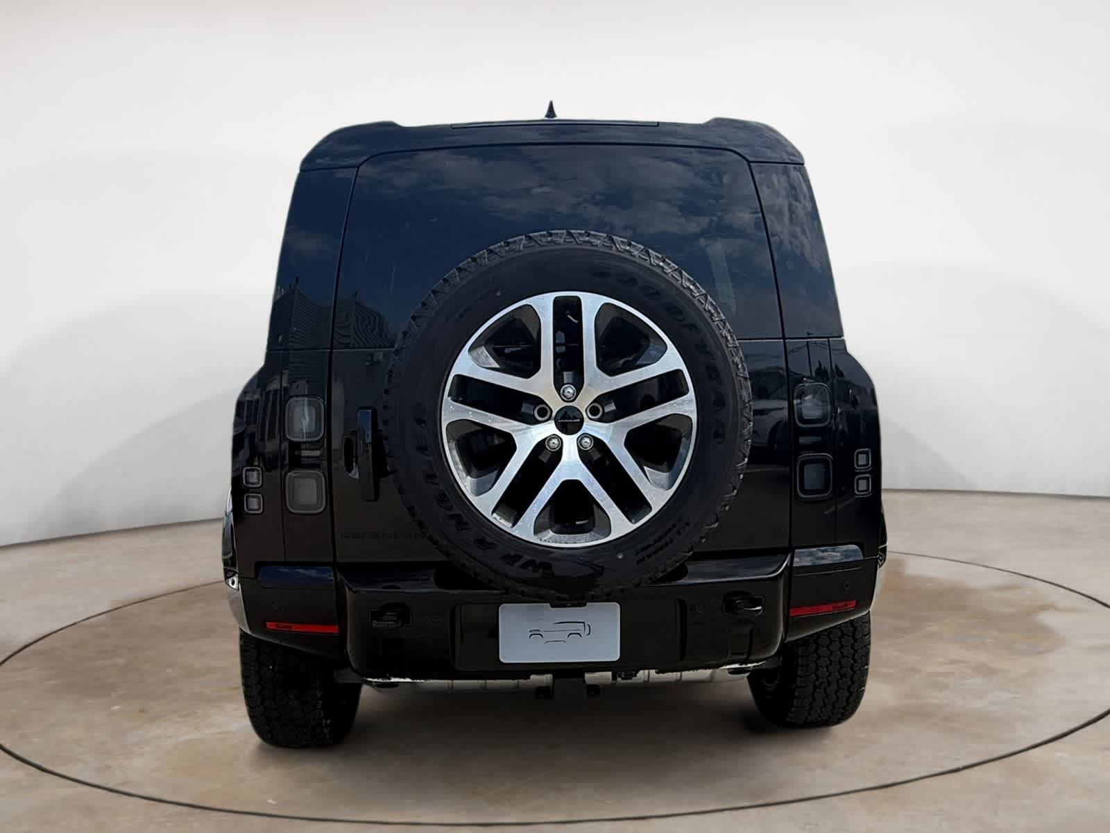 New 2026 Santorini Black Land Rover X-Dynamic SE image 4