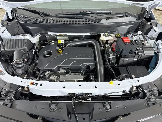 New 2027 Polar White Tricoat Chevrolet RS image 30