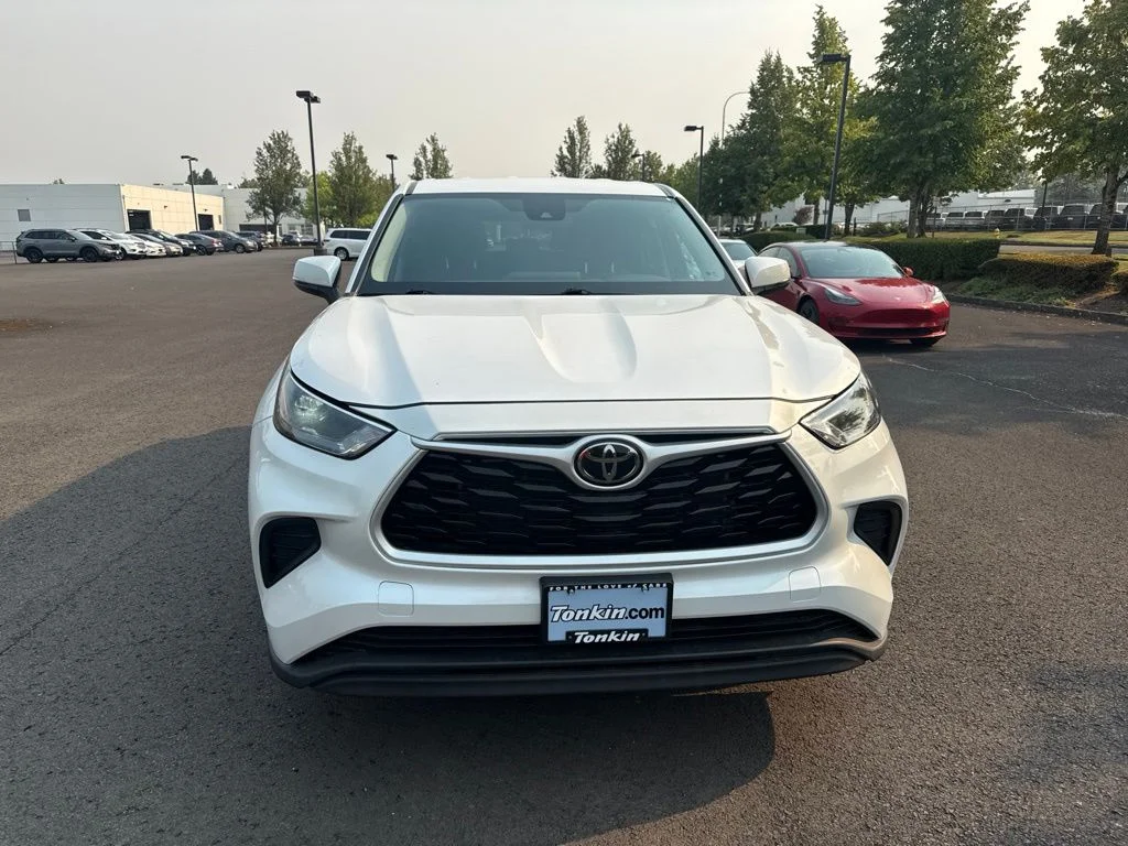 Used 2023 Pearl Toyota L image 2